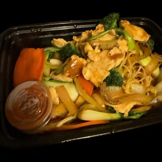 12. Mì Xào Thịt Gà - Chicken With Egg Noodle